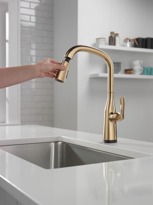 DELTA Stryke Single Handle Pull-Down Kitchen Faucet with Touch2O Technology — Lumicoat® Champagne Bronze
