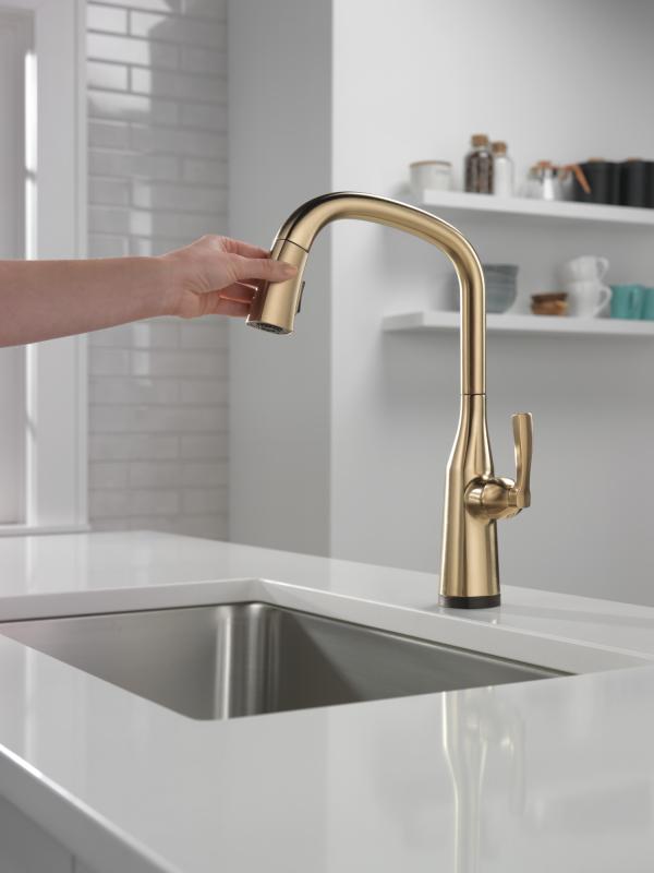 DELTA Stryke Single Handle Pull-Down Kitchen Faucet with Touch2O Technology — Lumicoat® Champagne Bronze