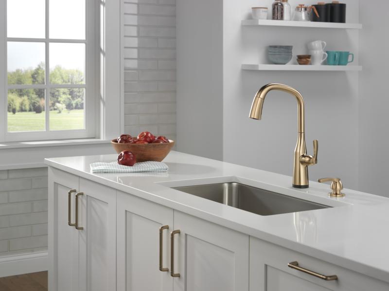 DELTA Stryke Single Handle Pull-Down Kitchen Faucet with Touch2O Technology — Lumicoat® Champagne Bronze