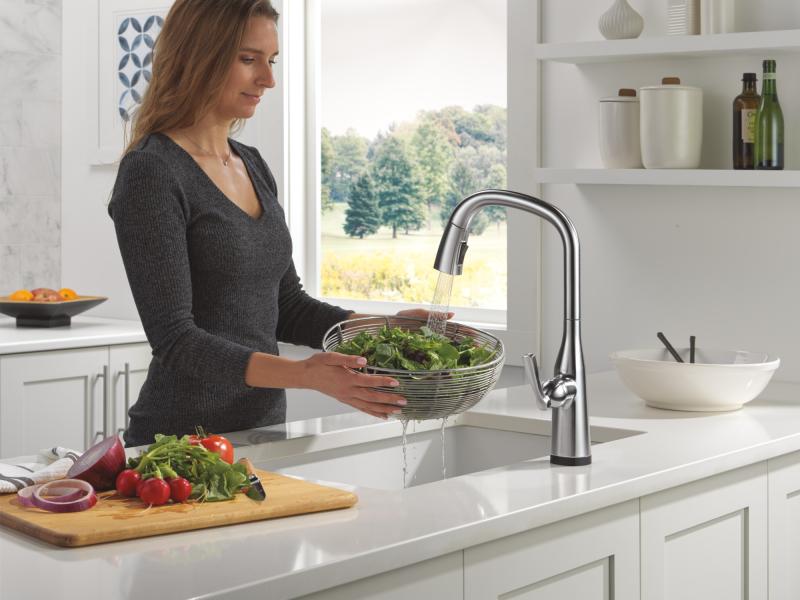 DELTA Stryke Touch2O Technology Kitchen Faucet with Touchless Technology — Lumicoat® Arctic Stainless