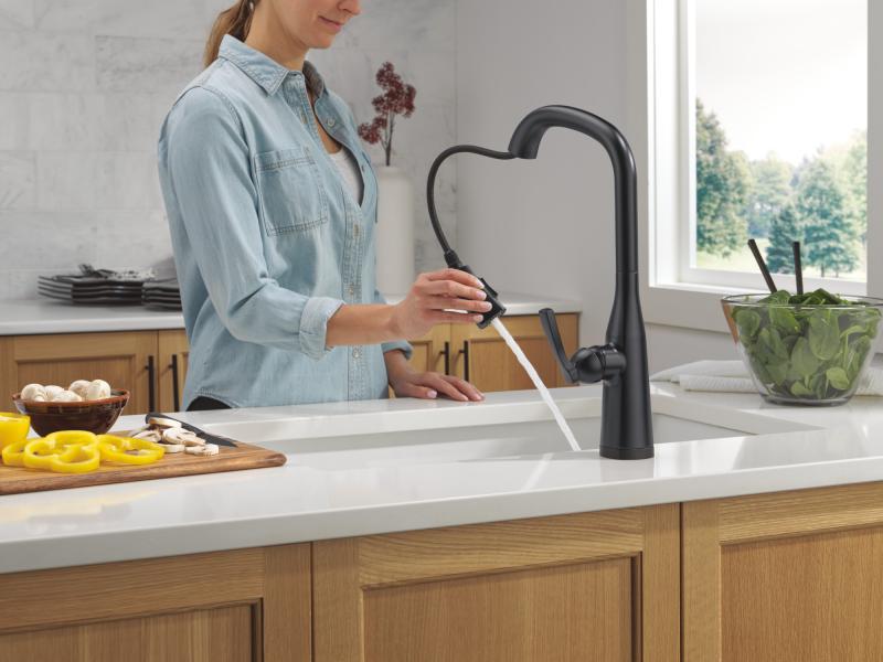 DELTA Stryke Touch2O Technology Kitchen Faucet with Touchless Technology — Matte Black