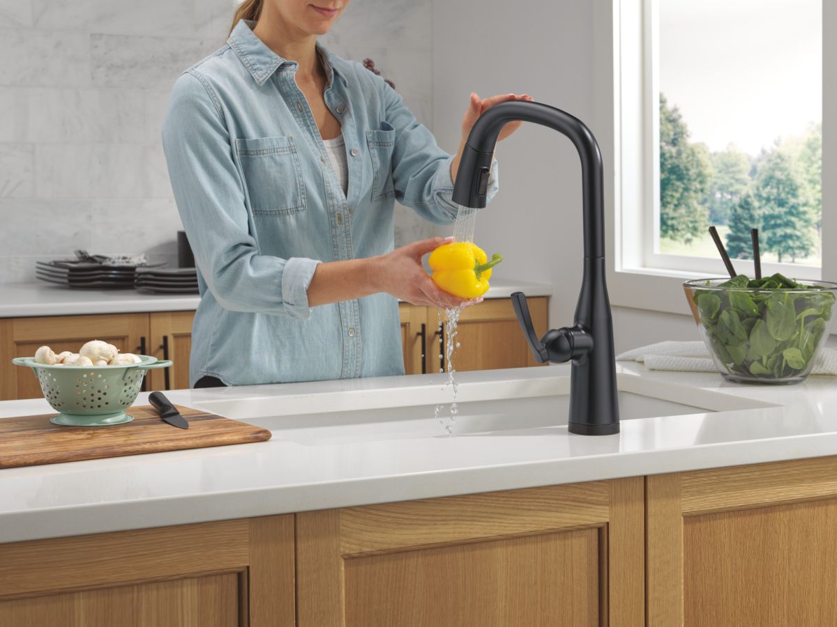 DELTA Stryke Touch2O Technology Kitchen Faucet with Touchless Technology — Matte Black
