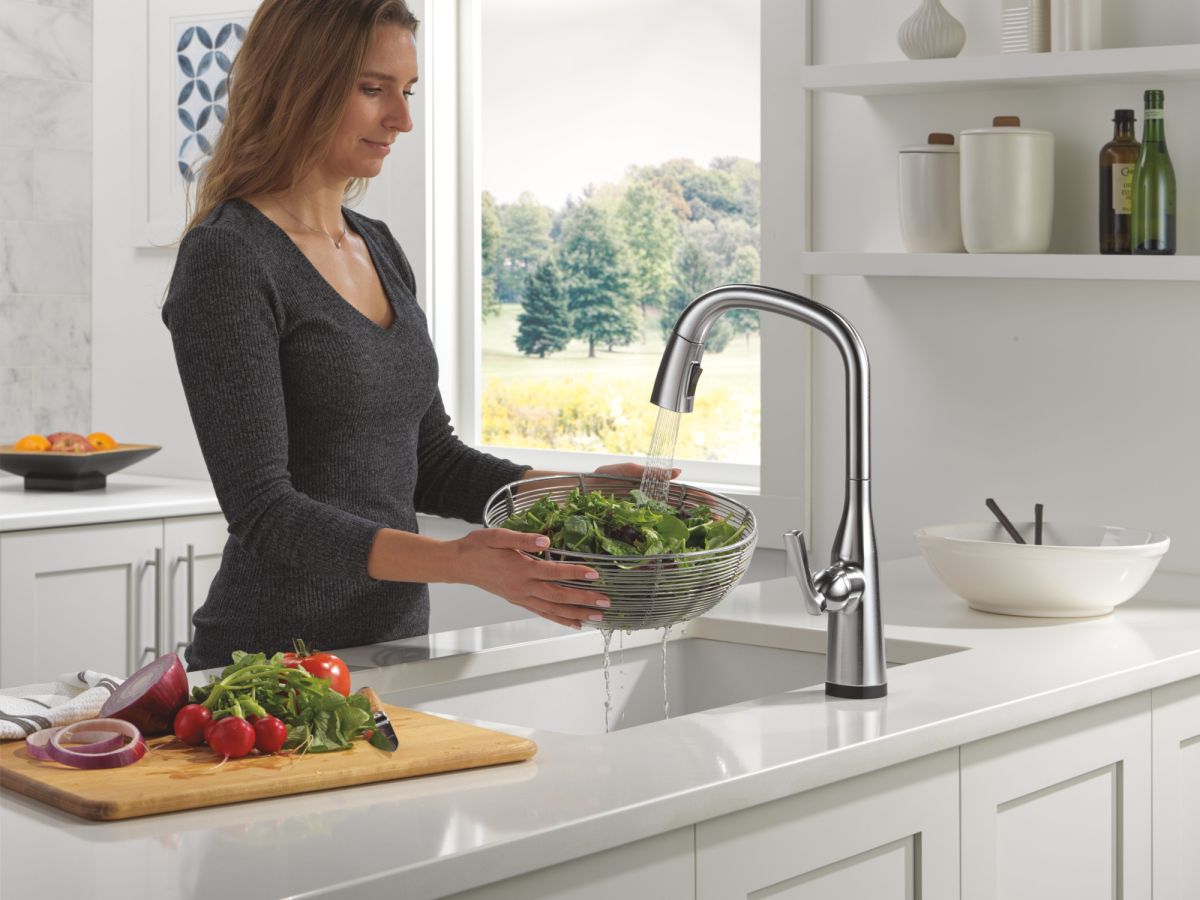DELTA Stryke VoiceIQ Single Handle Pull-Down Faucet with Touch2O Technology — Lumicoat® Arctic Stainless