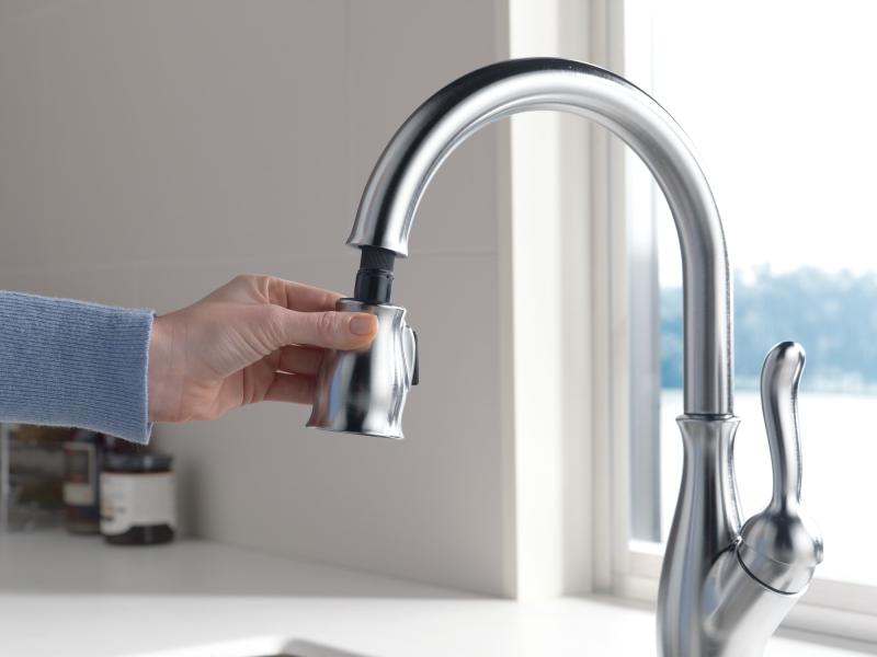 DELTA Leland Single Handle Pull-Down Kitchen Faucet with ShieldSpray Technology — Arctic Stainless