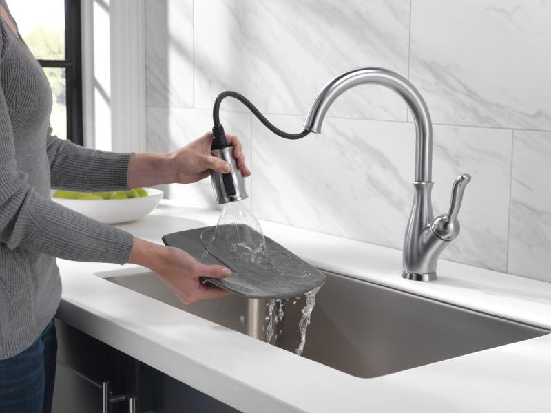 DELTA Leland Single Handle Pull-Down Kitchen Faucet with ShieldSpray Technology — Arctic Stainless