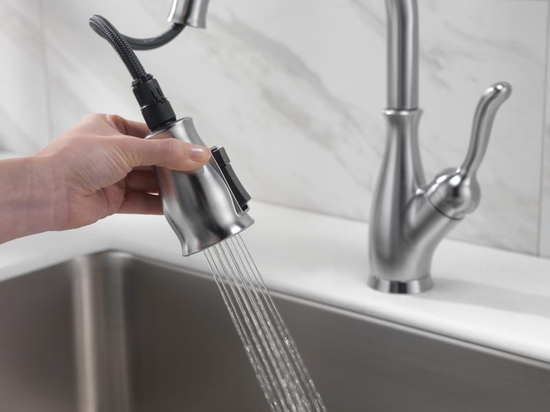 DELTA Leland Single Handle Pull-Down Kitchen Faucet with ShieldSpray Technology — Arctic Stainless