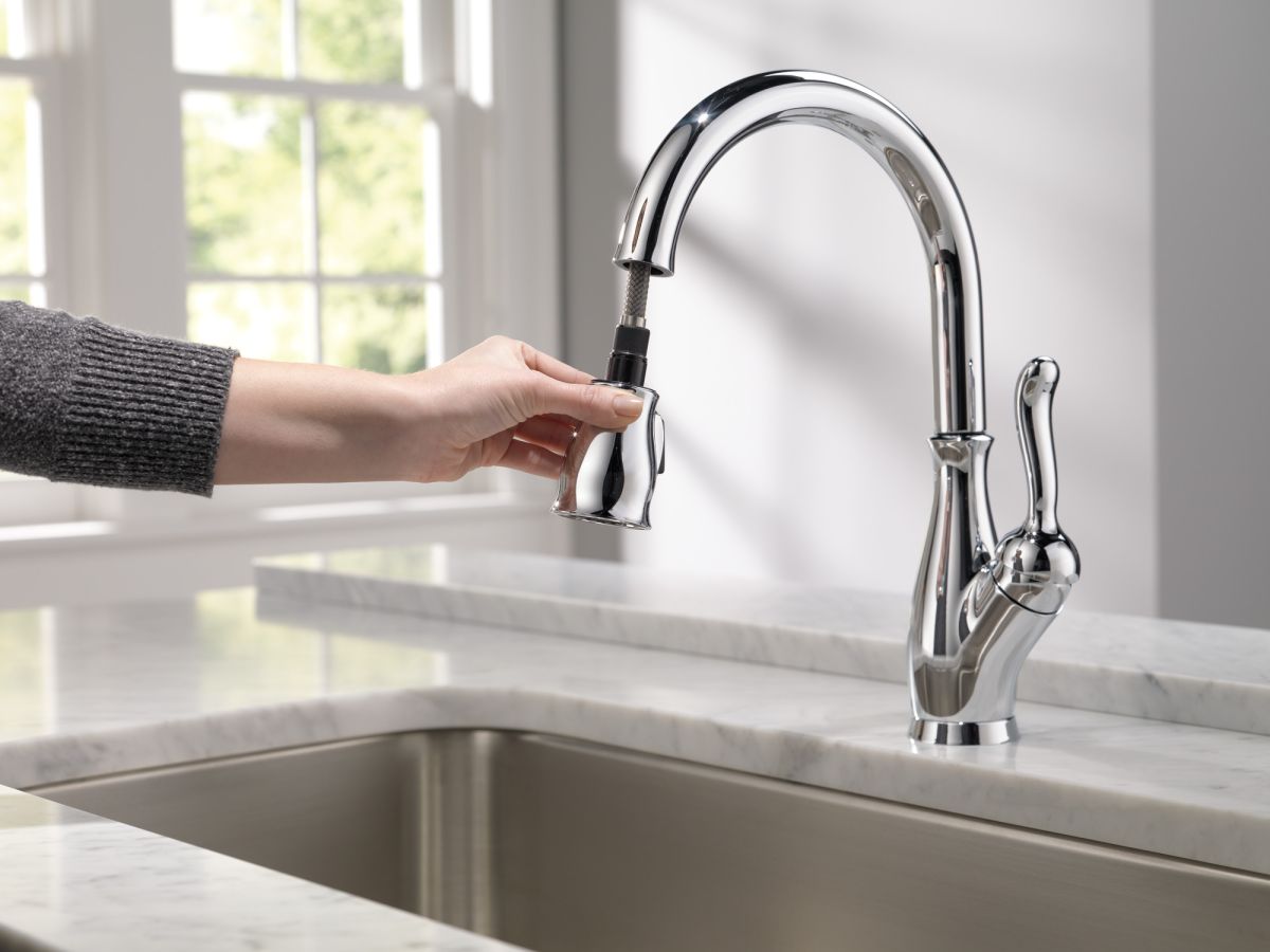 DELTA Leland Single Handle Pull-Down Kitchen Faucet with ShieldSpray Technology — Chrome