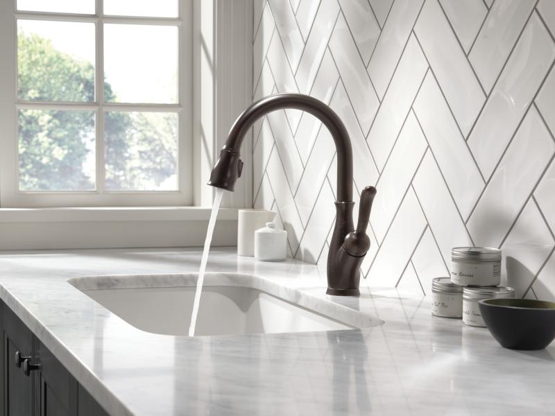 DELTA Leland Single Handle Pull-Down Kitchen Faucet with ShieldSpray Technology — Venetian Bronze