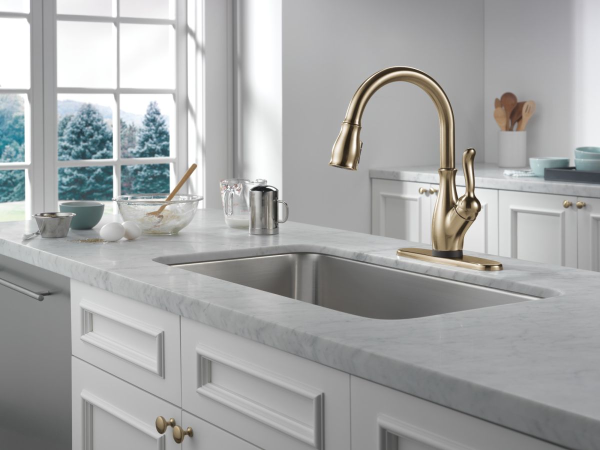 DELTA Leland Single Handle Pull-Down Kitchen Faucet with Touch2O Technology Technology — Champagne Bronze