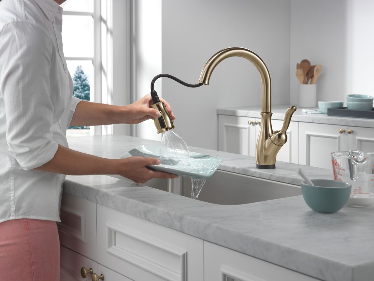 DELTA Leland Single Handle Pull-Down Kitchen Faucet with Touch2O Technology Technology — Champagne Bronze