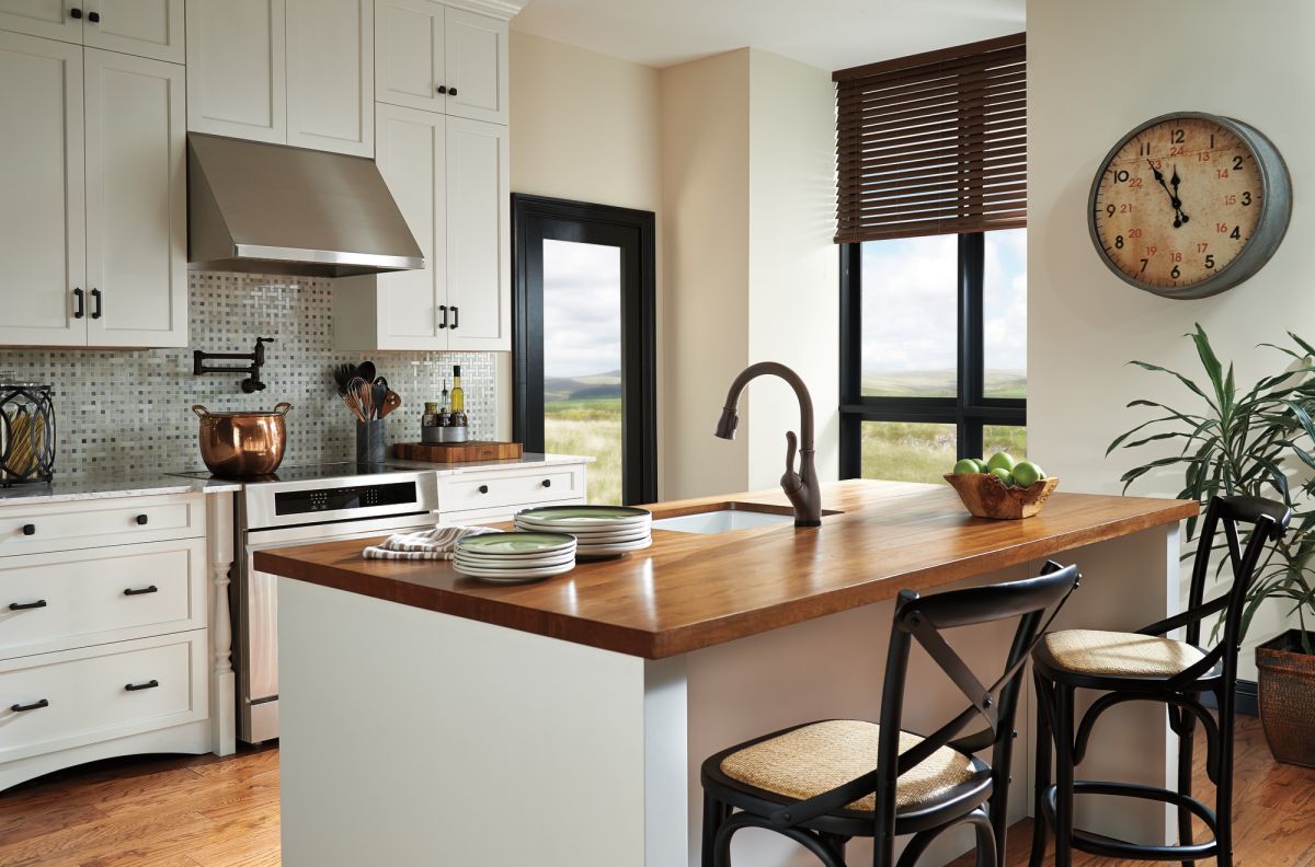 DELTA Leland Single Handle Pull-Down Kitchen Faucet with Touch2O and ShieldSpray Technologies — Venetian Bronze