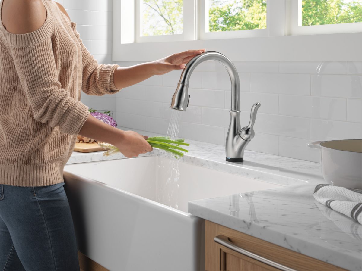 DELTA Leland Touch2O Technology Kitchen Faucet with Touchless Technology — Arctic Stainless