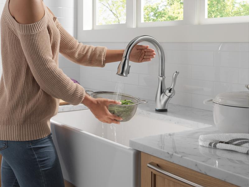 DELTA Leland Touch2O Technology Kitchen Faucet with Touchless Technology — Arctic Stainless