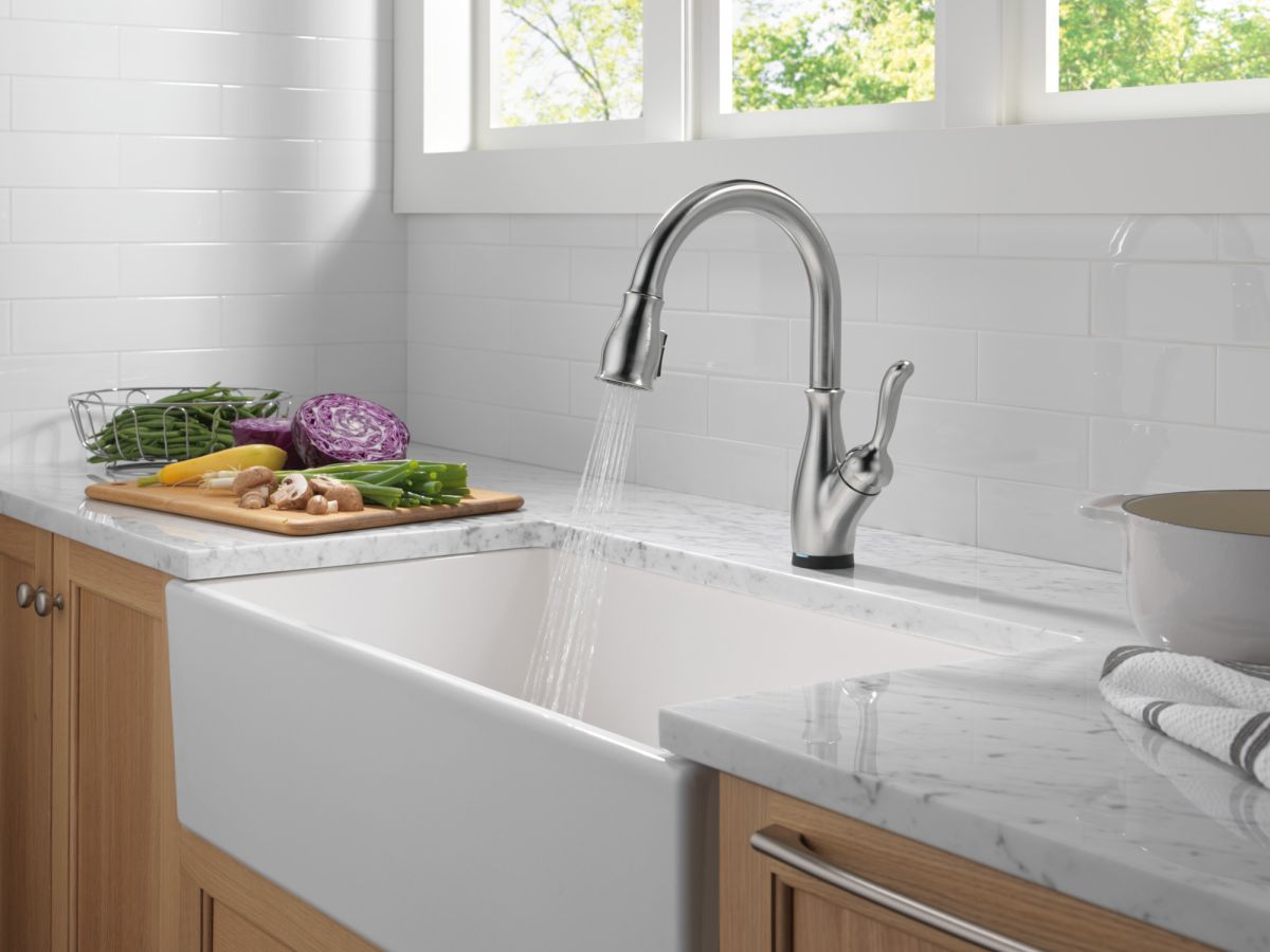 DELTA Leland Touch2O Technology Kitchen Faucet with Touchless Technology — Arctic Stainless