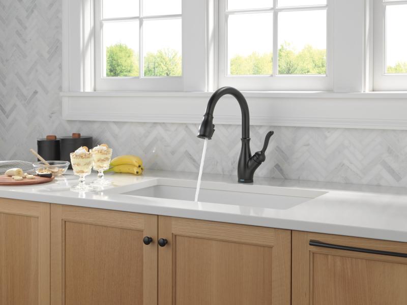 DELTA Leland Touch2O Technology Kitchen Faucet with Touchless Technology — Matte Black