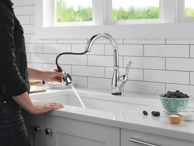 DELTA Leland Touch2O Technology Kitchen Faucet with Touchless Technology — Chrome