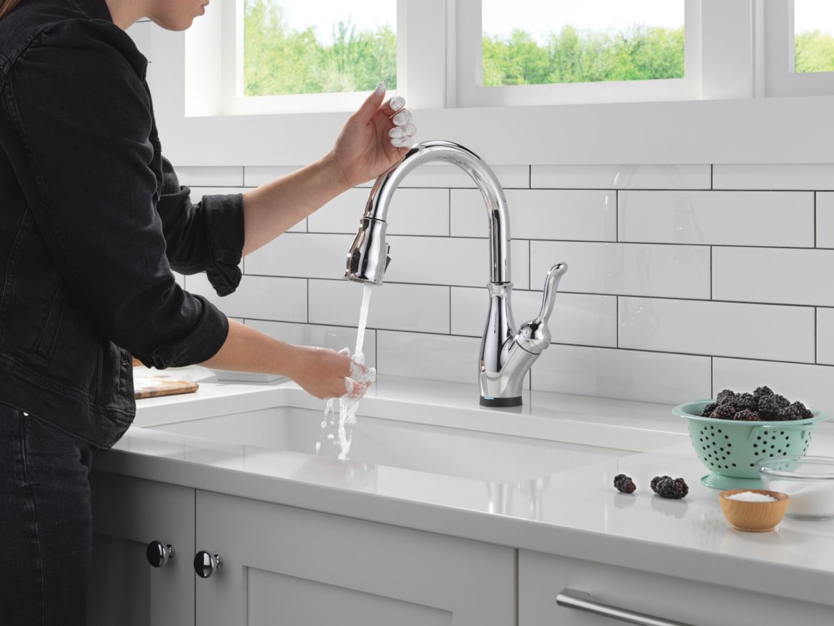 DELTA Leland Touch2O Technology Kitchen Faucet with Touchless Technology — Chrome