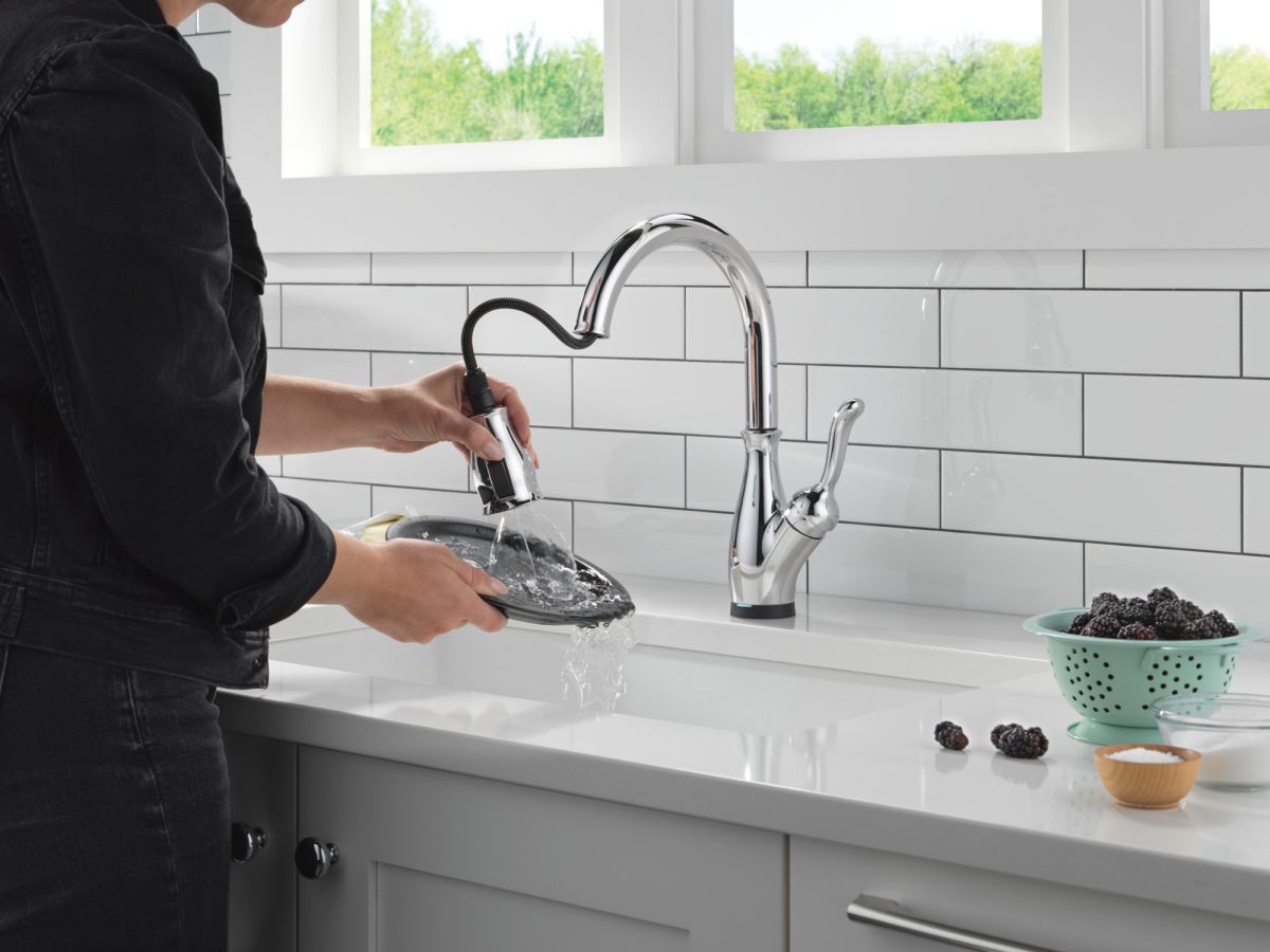 DELTA Leland Touch2O Technology Kitchen Faucet with Touchless Technology — Chrome