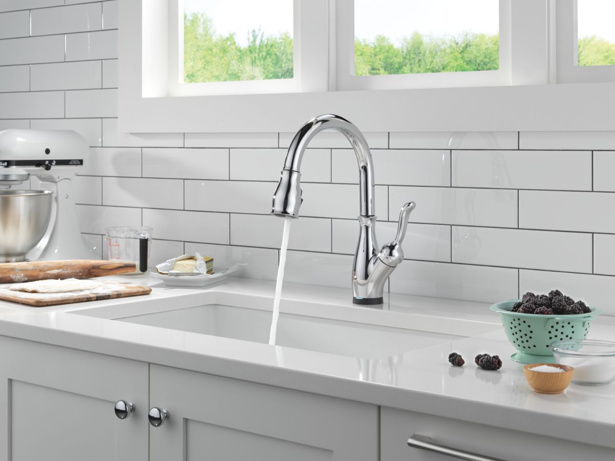 DELTA Leland Touch2O Technology Kitchen Faucet with Touchless Technology — Chrome