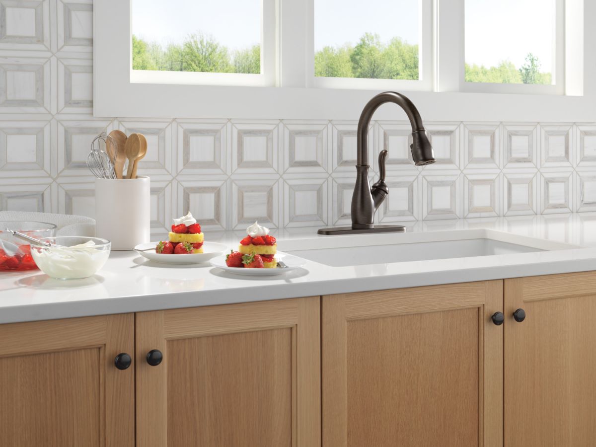 DELTA Leland Touch2O Technology Kitchen Faucet with Touchless Technology — Venetian Bronze