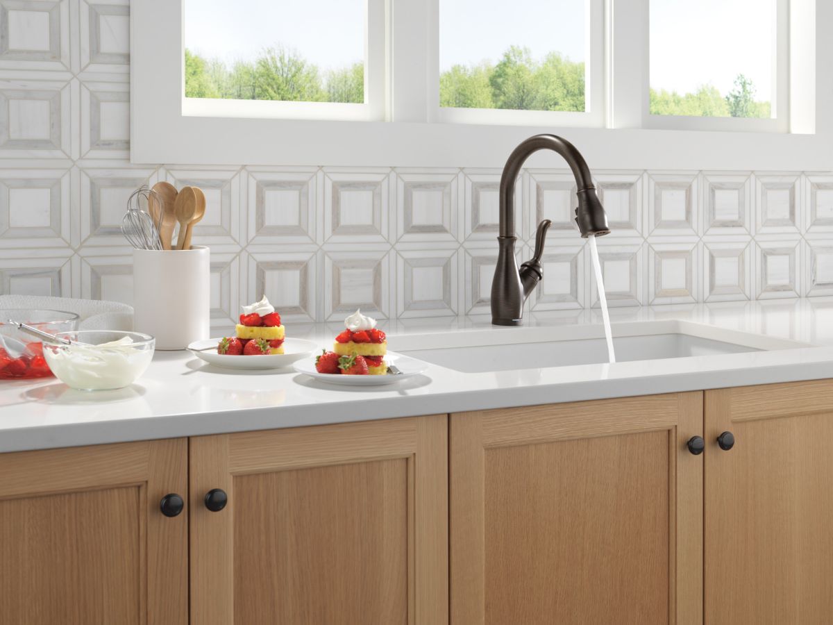 DELTA Leland Touch2O Technology Kitchen Faucet with Touchless Technology — Venetian Bronze