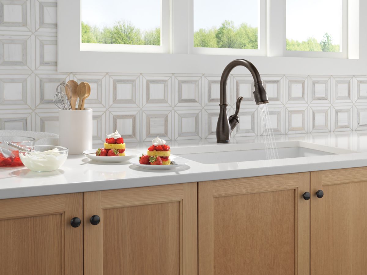 DELTA Leland Touch2O Technology Kitchen Faucet with Touchless Technology — Venetian Bronze