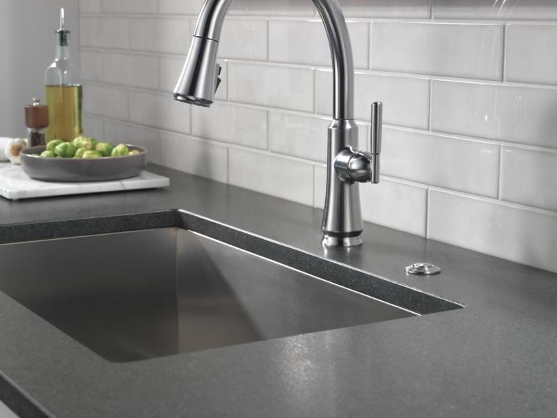 DELTA Coranto Single Handle Pull-Down Kitchen Faucet — Arctic Stainless