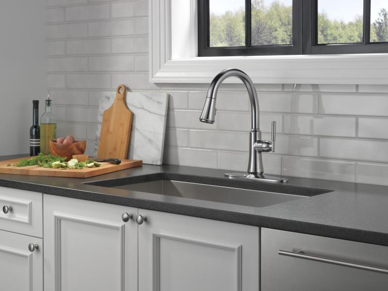 DELTA Coranto Single Handle Pull-Down Kitchen Faucet — Arctic Stainless