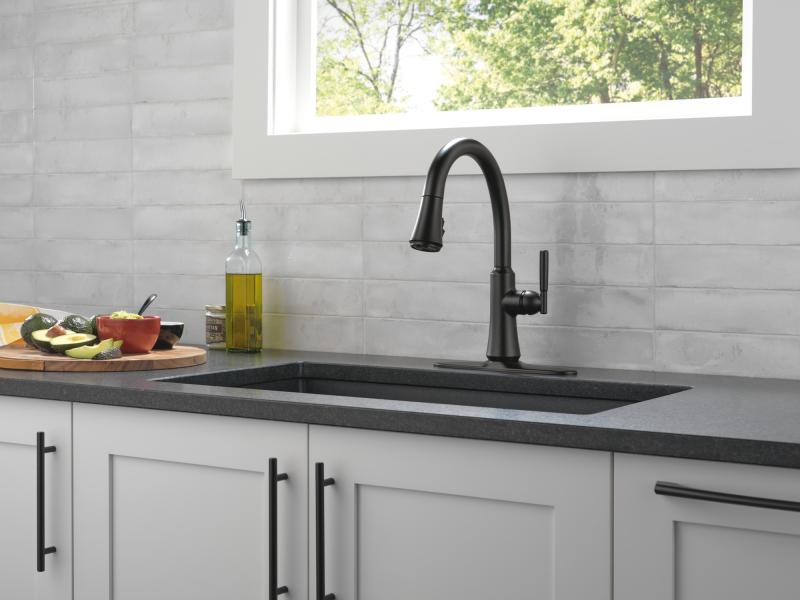 DELTA Coranto Single Handle Pull-Down Kitchen Faucet — Matte Black