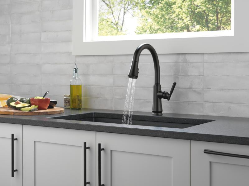 DELTA Coranto Single Handle Pull-Down Kitchen Faucet — Matte Black