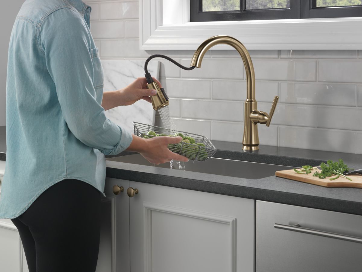 DELTA Coranto Single Handle Pull-Down Kitchen Faucet — Champagne Bronze