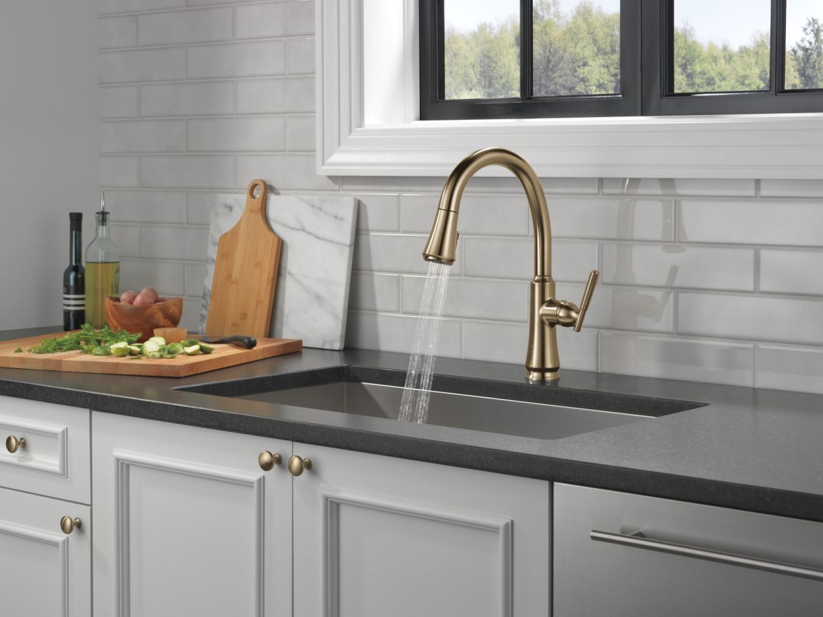 DELTA Coranto Single Handle Pull-Down Kitchen Faucet — Champagne Bronze