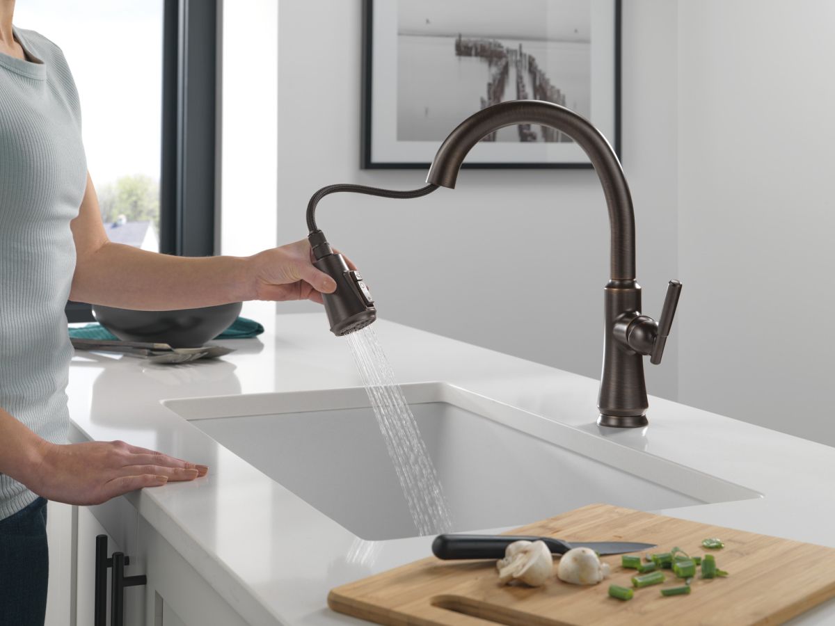 DELTA Coranto Single Handle Pull-Down Kitchen Faucet — Venetian Bronze