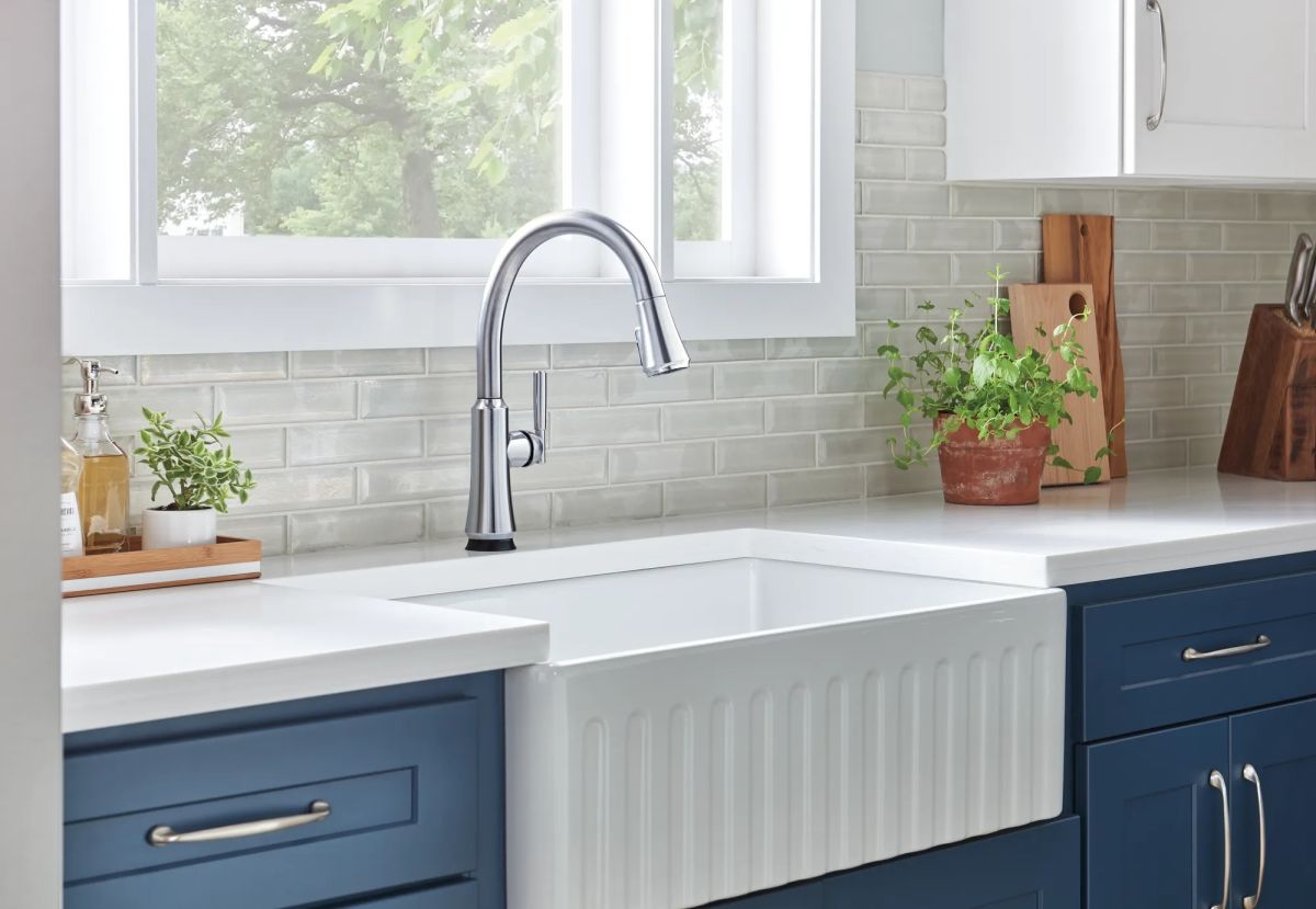 DELTA Coranto Single Handle Pull-Down Kitchen Faucet with Touch2O Technology — Arctic Stainless