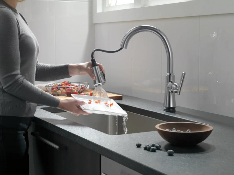 DELTA Coranto Single Handle Pull-Down Kitchen Faucet with Touch2O Technology — Arctic Stainless