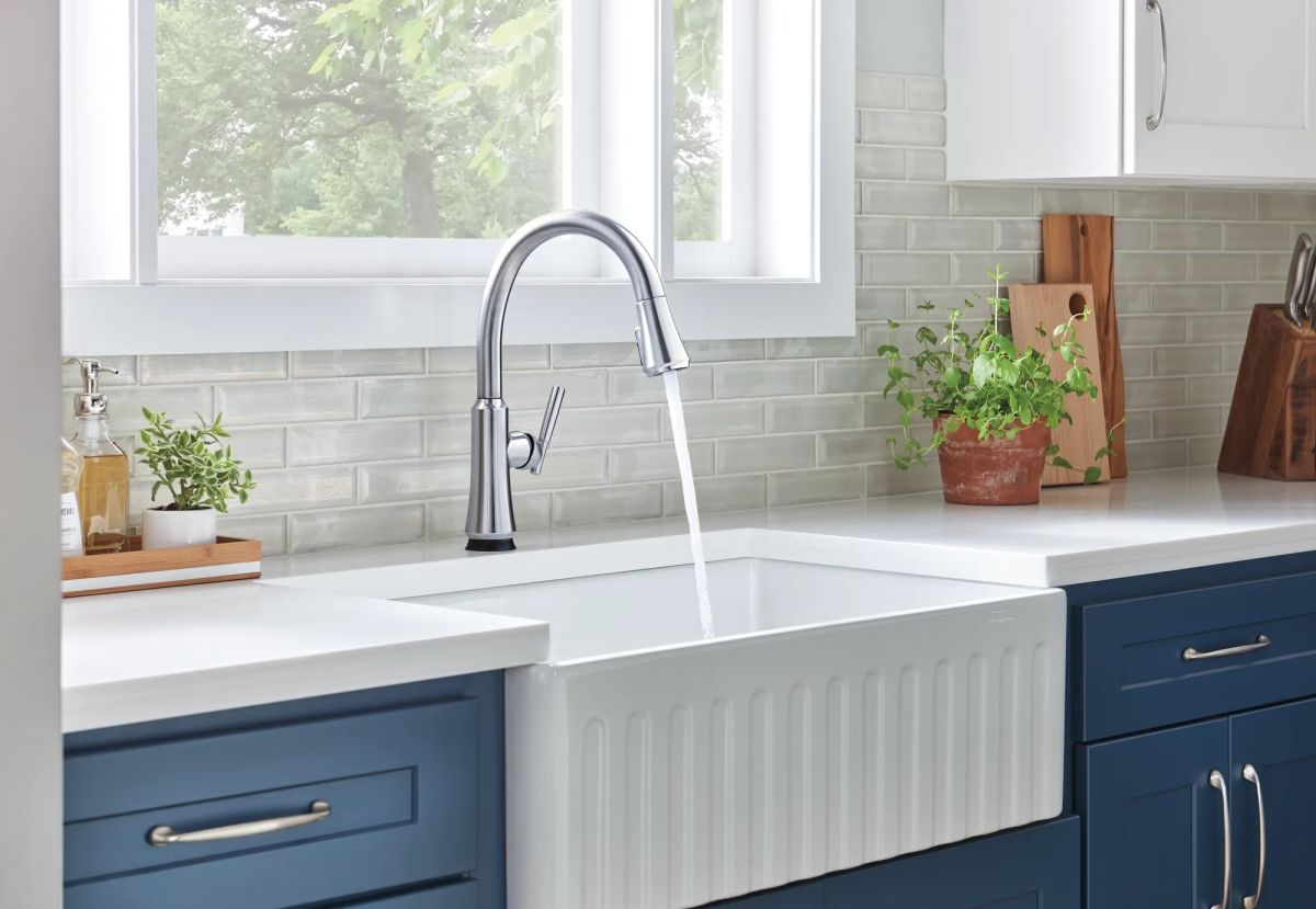 DELTA Coranto Single Handle Pull-Down Kitchen Faucet with Touch2O Technology — Arctic Stainless