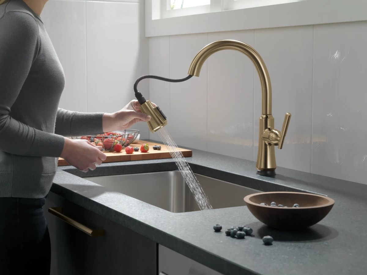 DELTA Coranto Single Handle Pull-Down Kitchen Faucet with Touch2O Technology Technology — Champagne Bronze