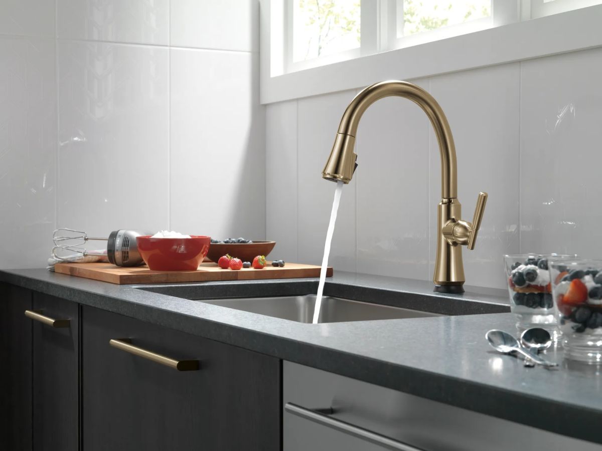 DELTA Coranto Single Handle Pull-Down Kitchen Faucet with Touch2O Technology Technology — Champagne Bronze