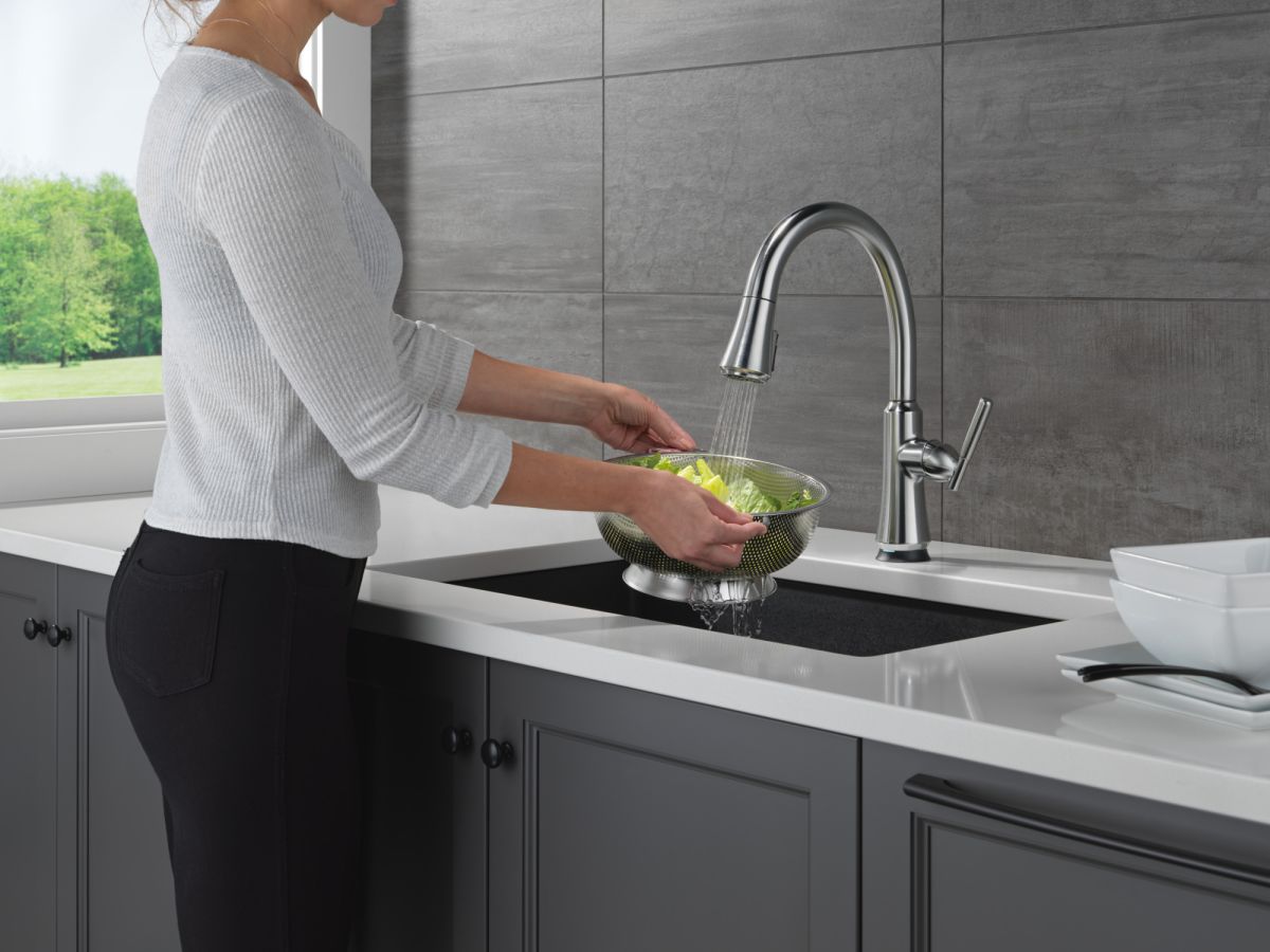 DELTA Coranto Touch2O Technology Kitchen Faucet with Touchless Technology — Arctic Stainless