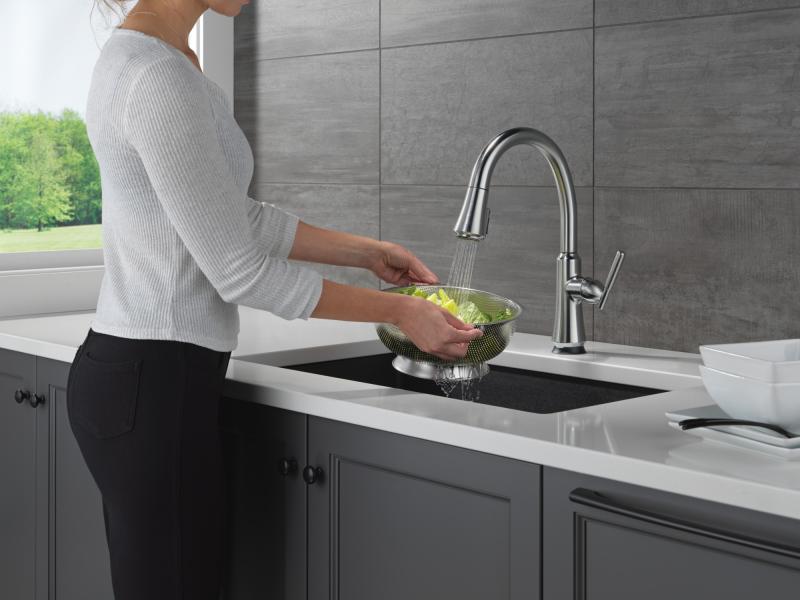 DELTA Coranto Touch2O Technology Kitchen Faucet with Touchless Technology — Arctic Stainless