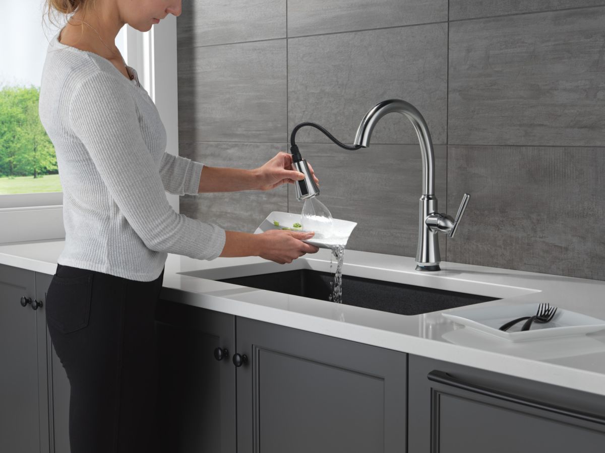 DELTA Coranto Touch2O Technology Kitchen Faucet with Touchless Technology — Arctic Stainless