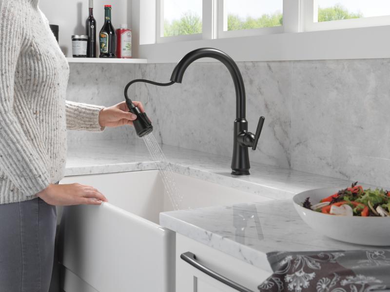 DELTA Coranto Touch2O Technology Kitchen Faucet with Touchless Technology — Matte Black