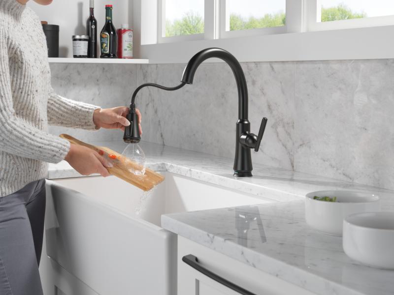 DELTA Coranto Touch2O Technology Kitchen Faucet with Touchless Technology — Matte Black