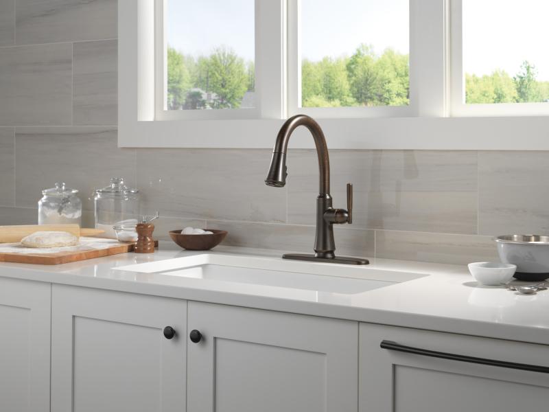 DELTA Coranto Touch2O Technology Kitchen Faucet with Touchless Technology — Venetian Bronze
