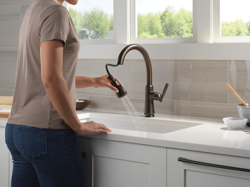 DELTA Coranto Touch2O Technology Kitchen Faucet with Touchless Technology — Venetian Bronze