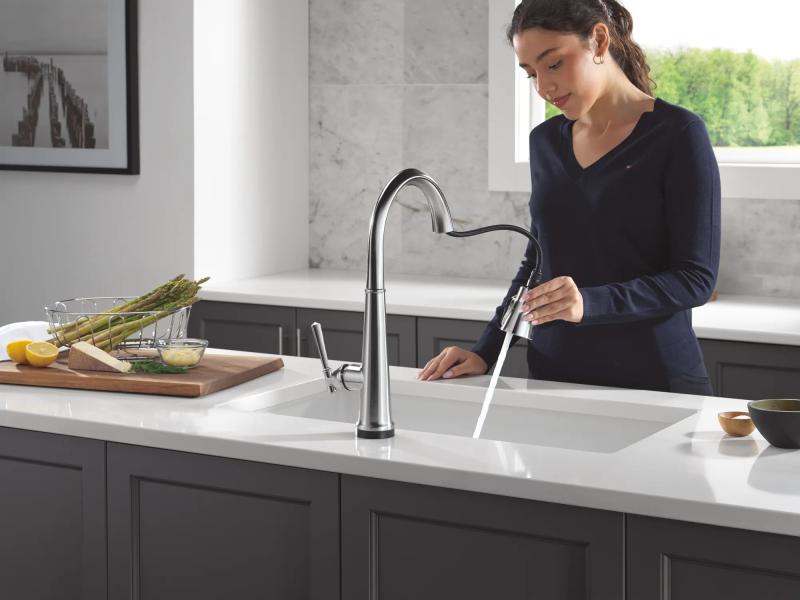 DELTA Emmeline Touch2O Technology Kitchen Faucet with Touchless Technology — Lumicoat® Arctic Stainless