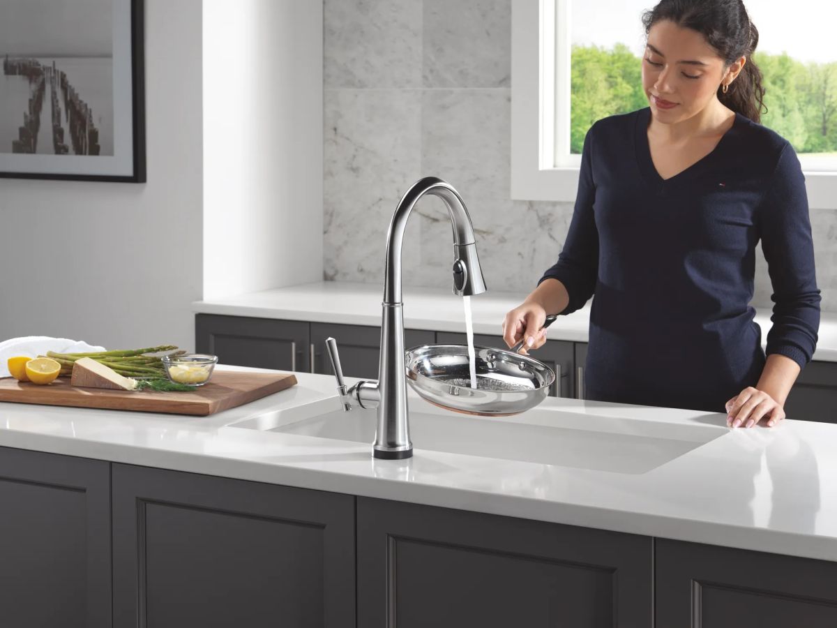 DELTA Emmeline Touch2O Technology Kitchen Faucet with Touchless Technology — Lumicoat® Arctic Stainless