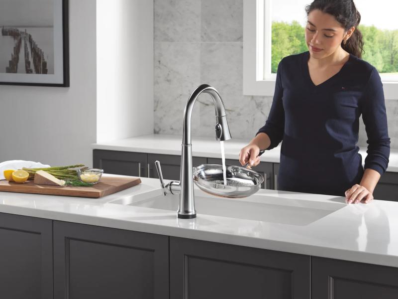 DELTA Emmeline Touch2O Technology Kitchen Faucet with Touchless Technology — Lumicoat® Arctic Stainless