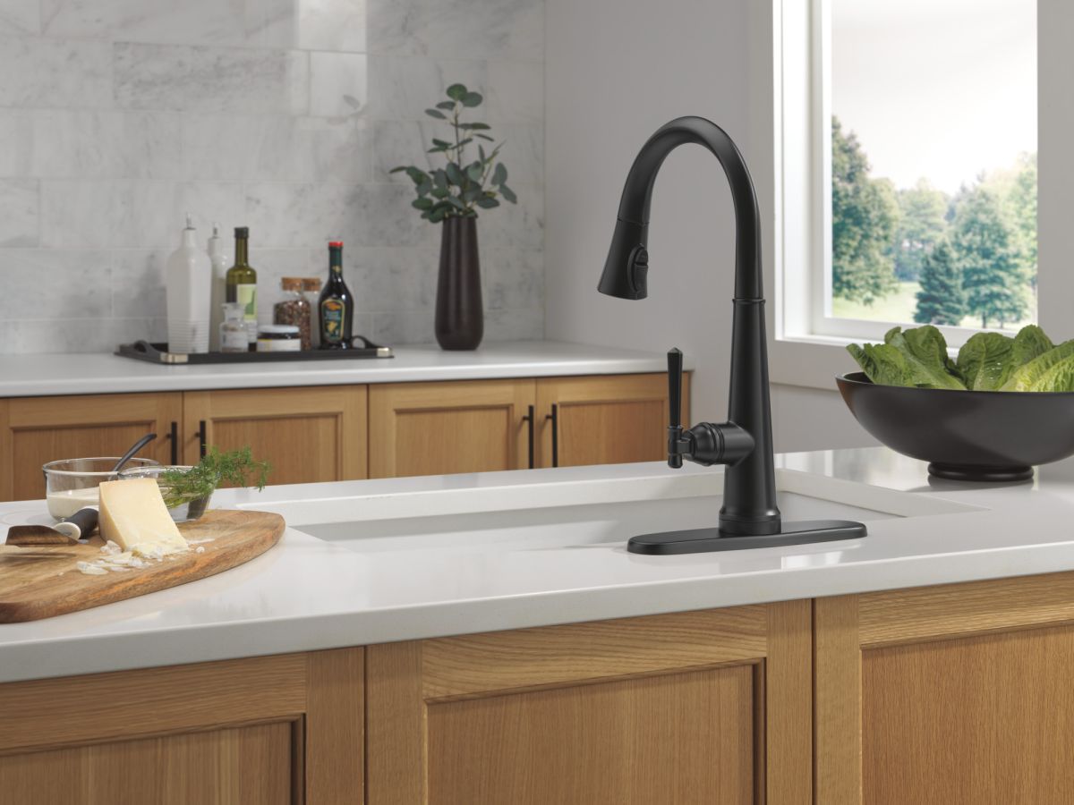 DELTA Emmeline Touch2O Technology Kitchen Faucet with Touchless Technology — Matte Black