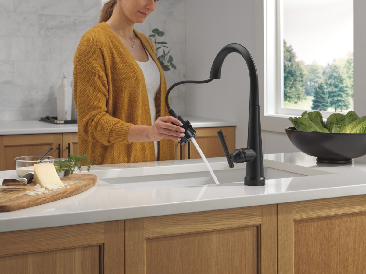 DELTA Emmeline Touch2O Technology Kitchen Faucet with Touchless Technology — Matte Black